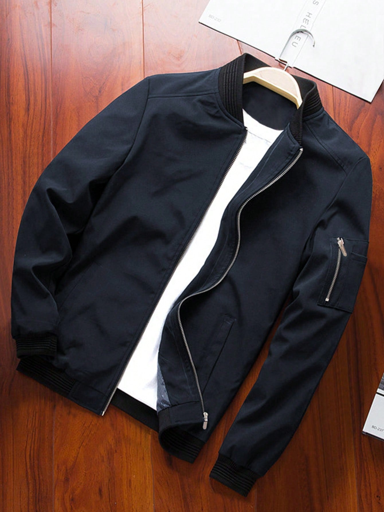 Blouson aviateur zippé pour hommes sans t-shirt