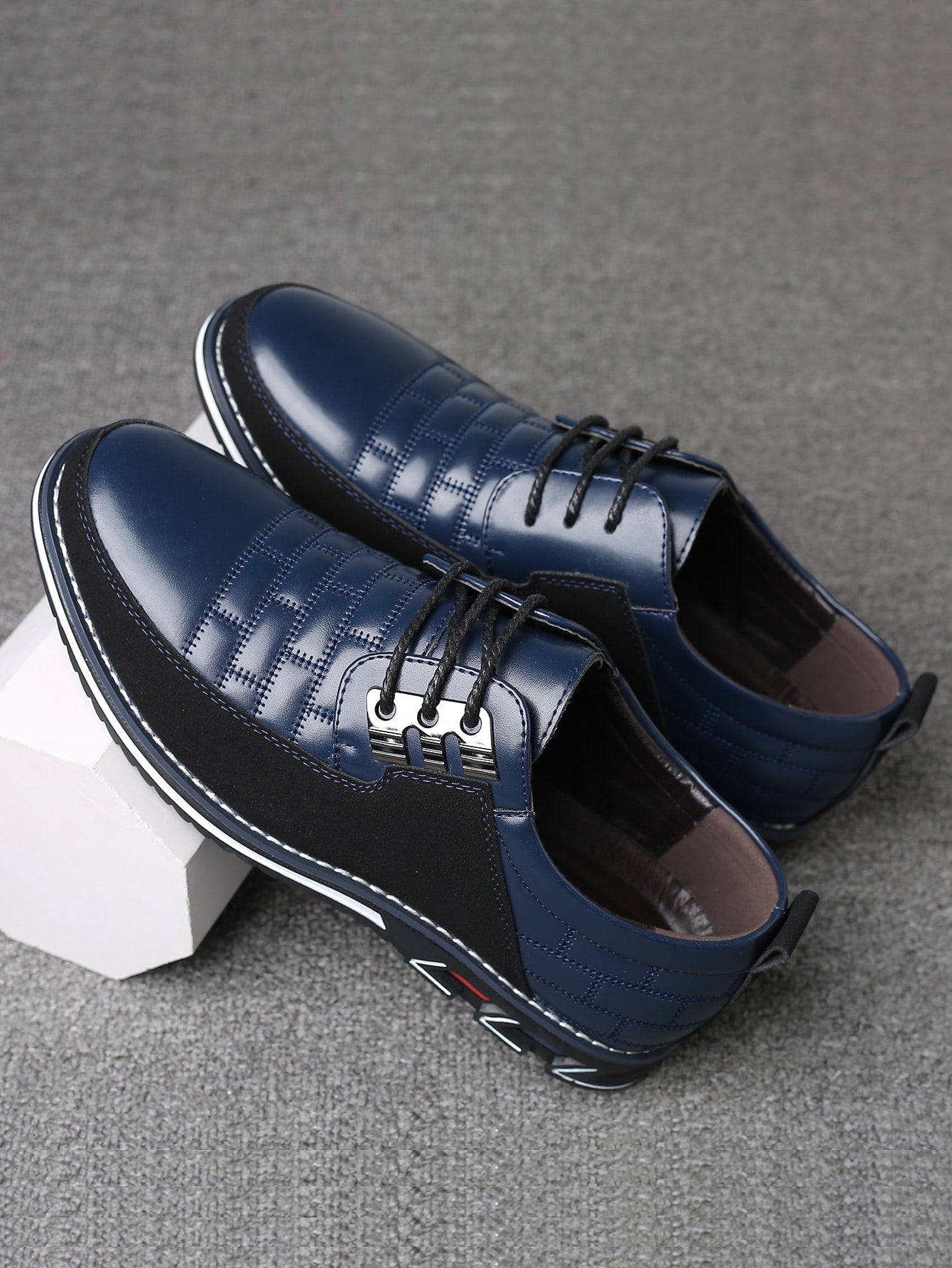 Men Stitch Detail Lace-Up Front Dress Shoes