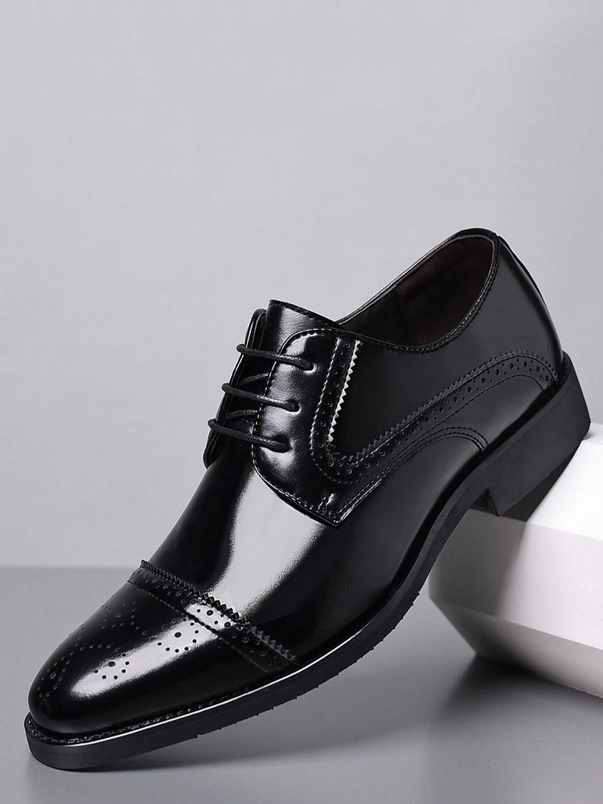 Men Ombre Perforated Detail Lace-Up Front Oxford Shoes