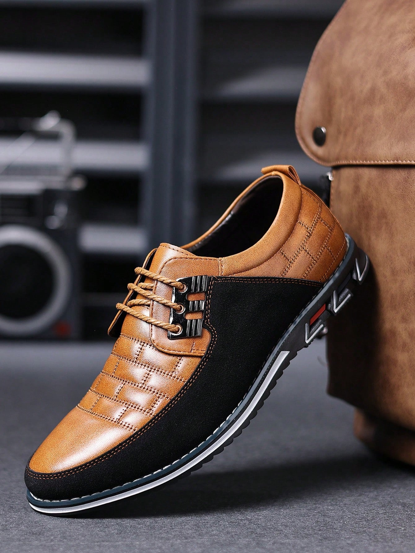 Men Stitch Detail Lace-Up Front Dress Shoes